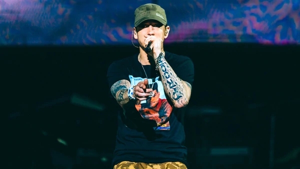 Eminem-lanza-por-sorpresa-un-nuevo-disco-de-estudio-Kamikaze-2.jpg